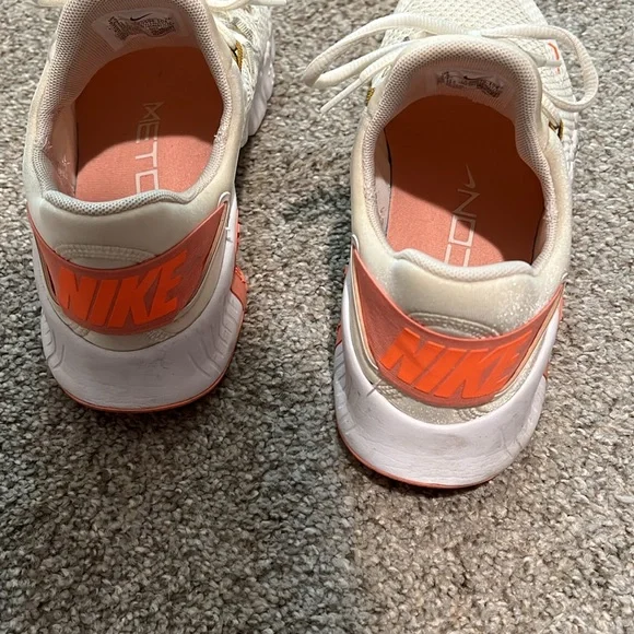 Women’s Nike Metcon - Picture 3 of 4